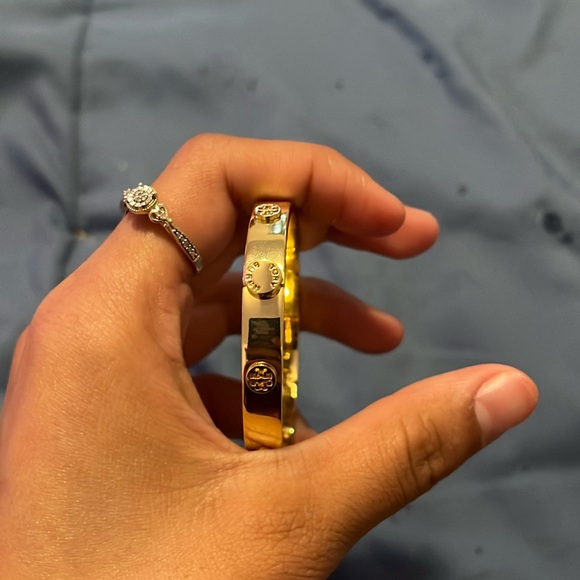 Tory Burch Gold clip Bangle - Picture 4 of 9